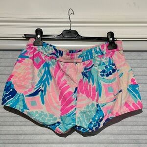 Lilly Pulitzer Printed Run Shorts – Size XS
